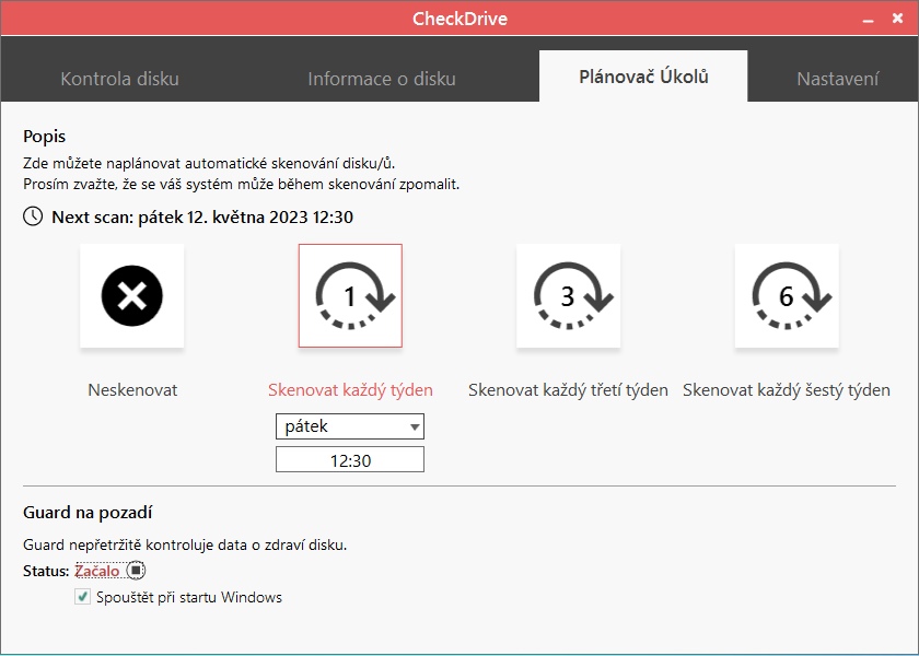 Kontrolu pevných disků můžete nastavit v pravidelných intervalech nebo nechat program monitorovat disky automaticky na pozadí. | Zdroj: CheckDrive