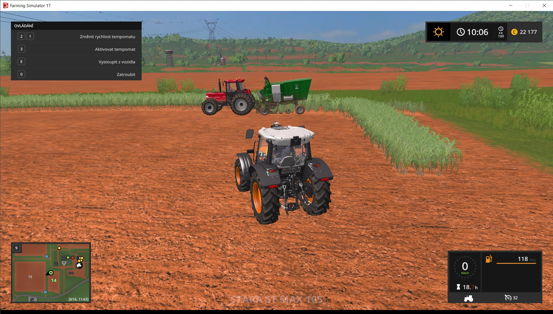 Přestože je hra Farming Simulator velmi komplexní a rozsáhlá, řídí se jasnými pravidly, která si můžete projít v bohaté nápovědě dostupné v češtině. V každém okamžiku máte také k dispozici přehled možných akcí a ovládacích prvků, stejně jako mapu a informace o aktuálně používaném stroji. | Zdroj: Farming Simulator 17 Platinum