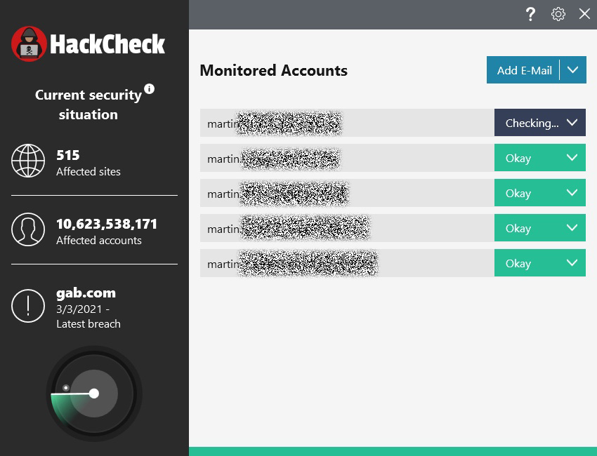 První sledovaná e-mailová adresa se do programu HackCheck zadává během prvního spuštění. Následně v hlavním okně uvidíte, zdali se k vašemu e-mailu váží nějaká upozornění na bezpečnostní rizika. Další adresy ke sledování můžete do programu vložit po kliknutí na symbol »+« vedle popisku »Protected E-Mail Addresses«. | Zdroj: HackCheck