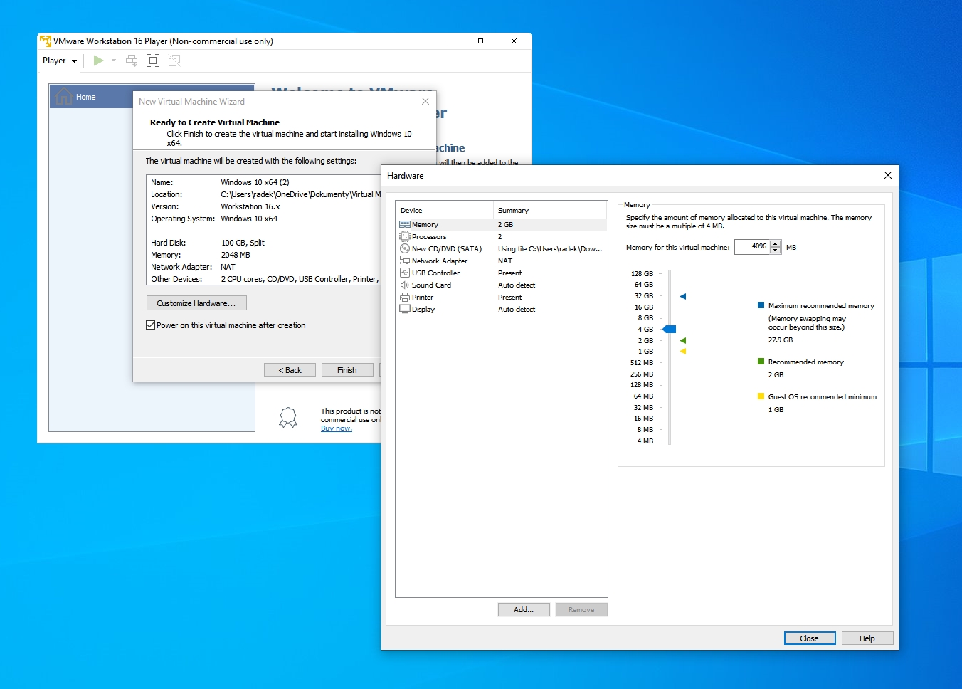 VMware Workstation Player podle použitého ISO obrazu automaticky detekuje operační systém a následně doporučí parametry hardwaru virtuálního počítače. Sami můžete změnit například kapacitu pevného disku a operační paměti nebo počet procesorových jader. | Zdroj: VMware Workstation 16 Player