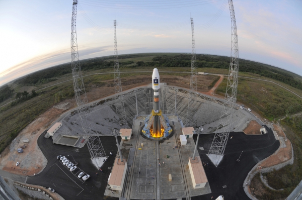 Raketa Sojuz na odpalovací ploše v Guyaně