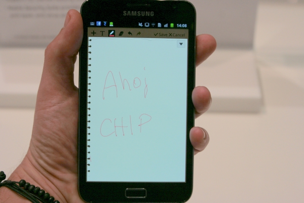Samsung Galaxy Note slouží mimo jiné k psaní poznámek stylusem.