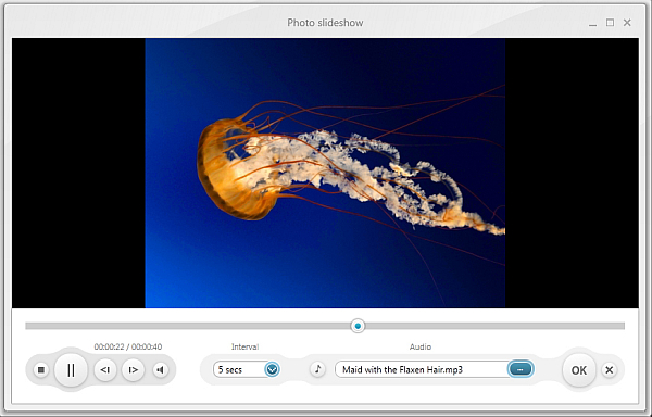Foto slideshow: Můžete si nastavit interval změny fotografie a vybrat podkladovou hudbu