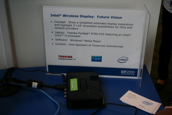 Intel Wireless Display je technologie pro jednoduché bezdrátové připojení notebooku k většímu „zobrazovači“, tedy například LCD televizoru. Stačí když je v notebooku bezdrátová síťová karta Intelu a příslušný software a u televizoru „krabička“ s HDMI konektorem. Tu zatím vyrábí je firma Netgear. 