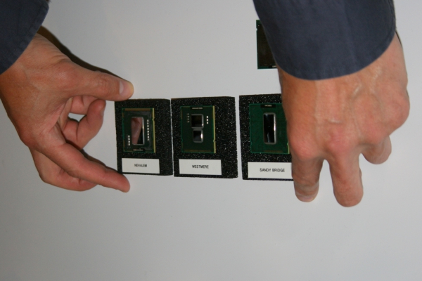 Porovnání procesorů - Nehalem, Westmere a Sandy Bridge (vpravo)