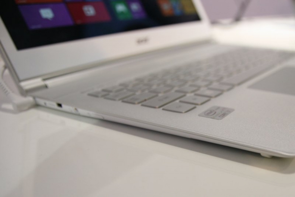 Acer Aspire S7 je velmi tenký a má dotykový displej - tzv. Touch Ultrabook