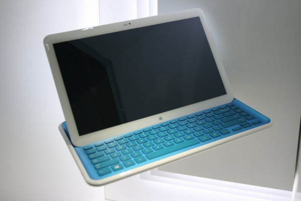 Prototyp notebooku, z kterého lze udělat tablet.