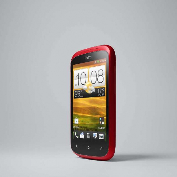 Telefon HTC Desire C je dostupný ve třech barevných provedeních (bílá, červená a černá) a nabízí aktuální vezri OS Android 4.