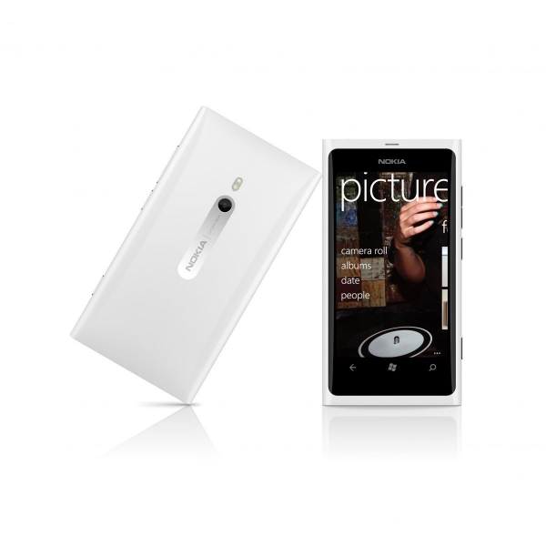 Na roadshow bude k dostání i Nokia Lumia 800 v exkluzivním bílém provedení.