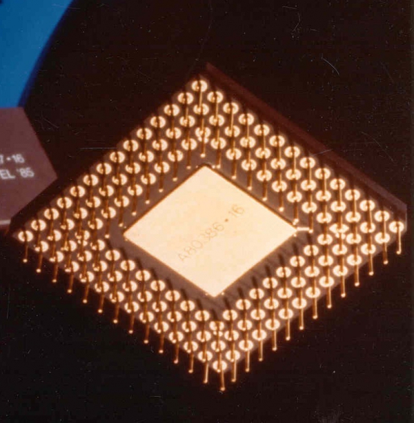 Intel386 DX 33 MHz, 25 MHz, 20 MHz, 16 MHz / 1,5 mikronu, 1 mikron