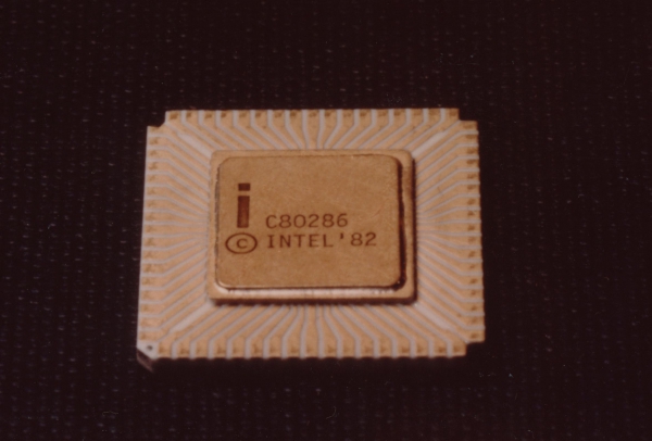 Intel 80286 12 MHz, 10 MHz, 6 MHz / 1,5 mikronu