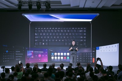 asus-global-pc-and-phone-marketing-senior-director-marcel-campos-unveils-zenbook-pro-15-and-14-with-screenpad-feature-nahled